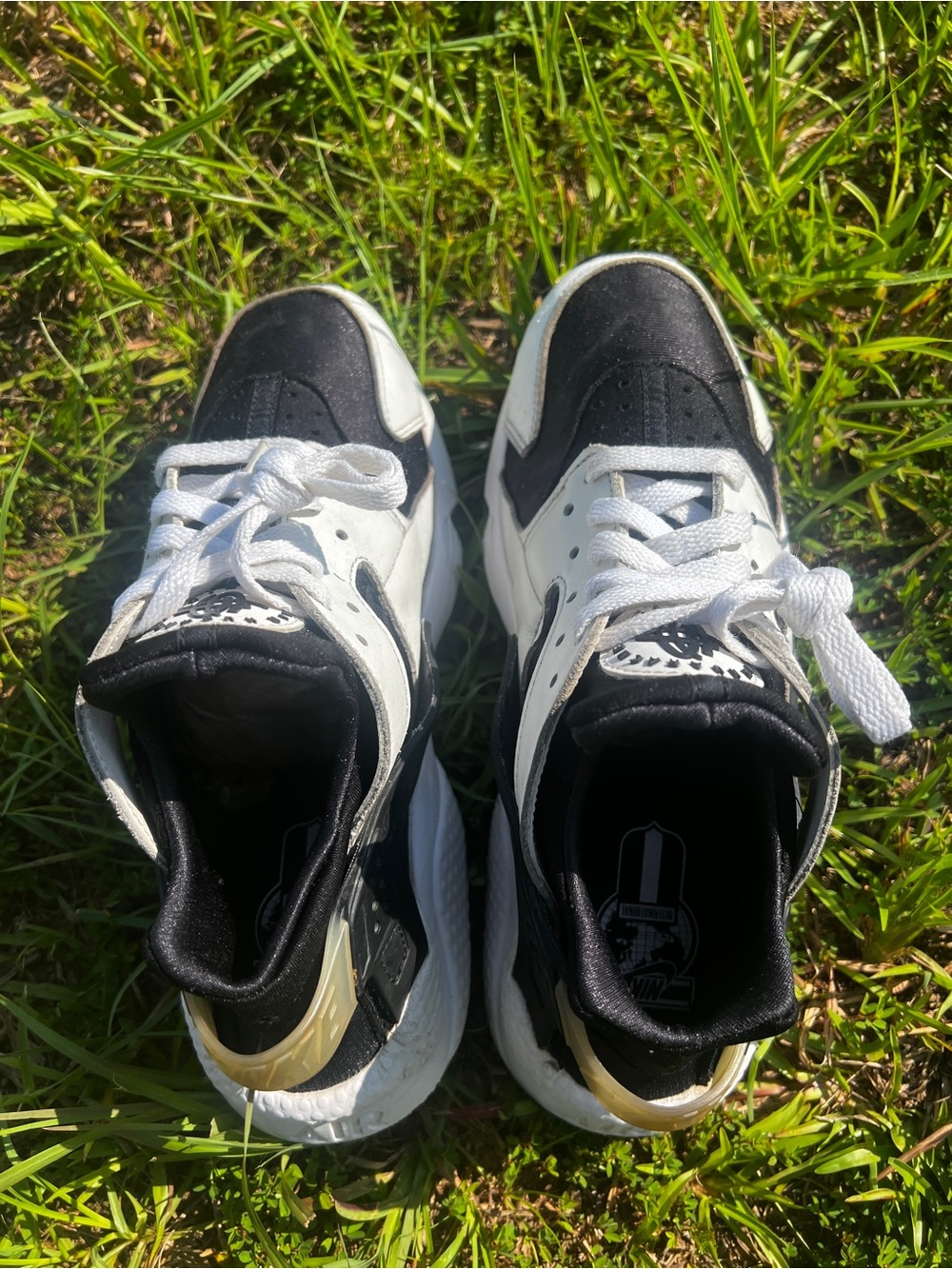 CLEAN Nike size 8 Mens Air Huarache Orca White Black shoes - Picture 4 of 12